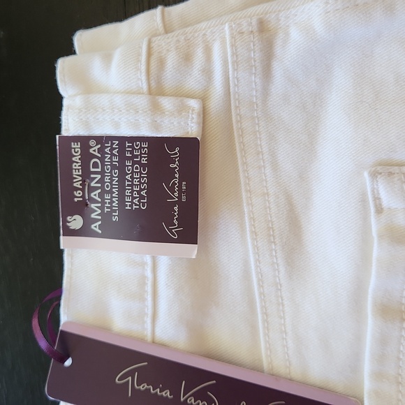NWT Gloria Vanderbilt Amanda white jeans - Picture 3 of 3